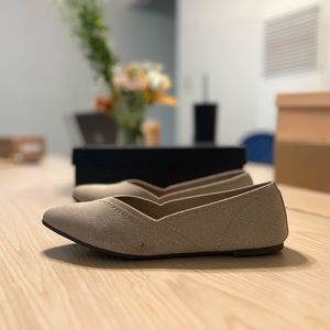 Cynthia Rowley Calla Flats (Bisque Metal, Size 8)